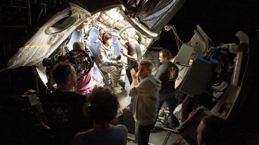 Alfonso Cuaron directing cast and crew of Gravity